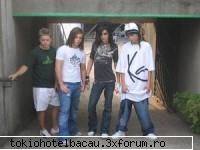sy yo sunt din bc sy am 14 ani. normal k is fana t.h.sall for all some music und some videos ... :)